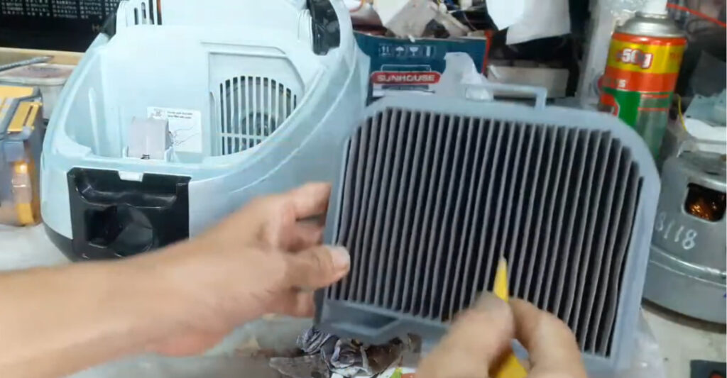máy hút bụi hitachi nhanh nhóng cháy motor