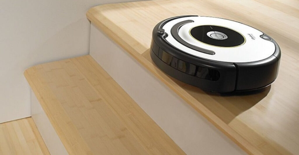 Robot hút bụi chống ngã cầu thang bằng cách nào